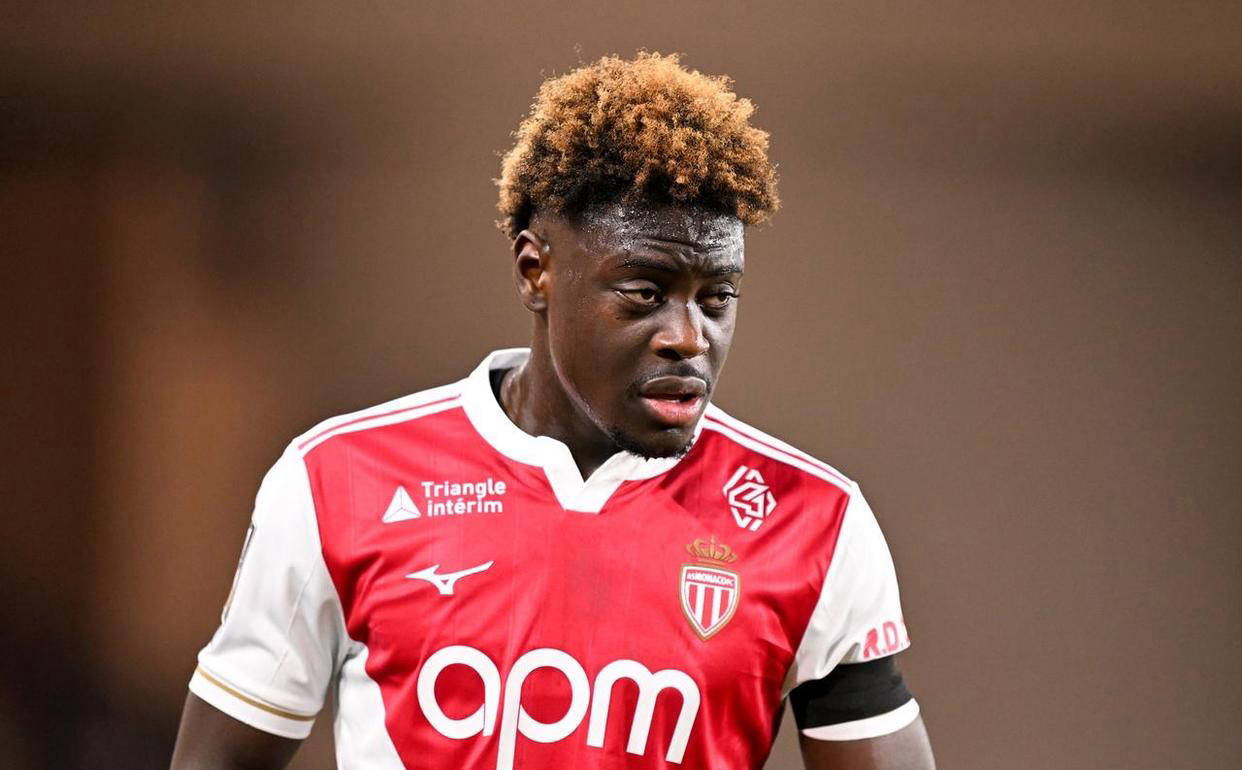 นักเตะชาวอาร์เจนติน่าวัย 33 ปี ส่งบอลให้เพื่อนทำประตูอย่างแม่นยำ ช่วยให้ลียงคว้าอันดับที่ห้าในลีกเอิงด้วยการชนะสี่นัดติดต่อกัน พลิกสถานการณ์จากโมนาโก_ตาเลียฟิโก_แมตช์_อาร์เซนอล