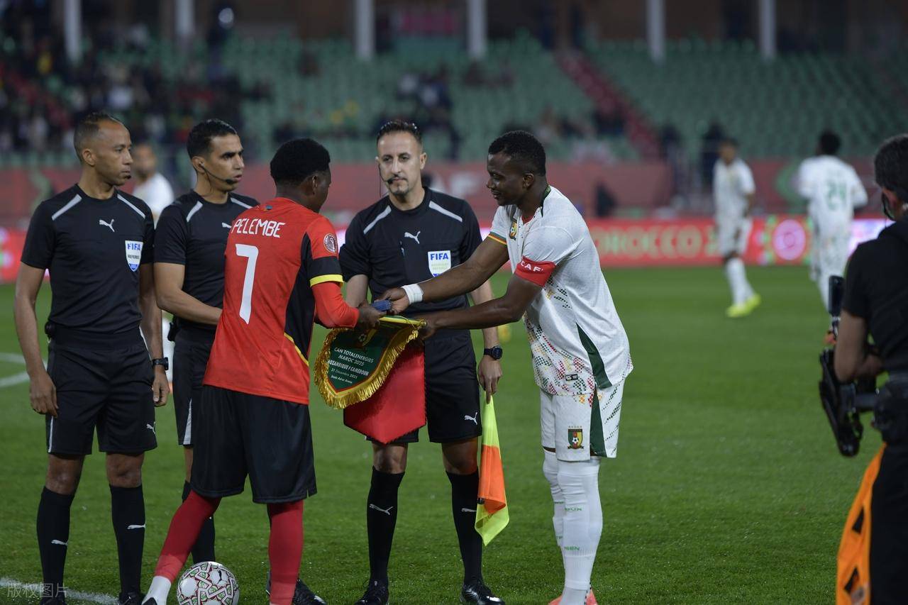 แอฟริกา คัพ ออฟ เนชั่นส์ 2-1: ดาวรุ่งวัย 19 ปีจากเลเวอร์คูเซ่นยิงประตูชัยพาแคเมอรูนพลิกกลับมาคว้าอันดับสองของกลุ่ม_แคเมอรูน_การแข่งขัน_ทั้งสองทีม