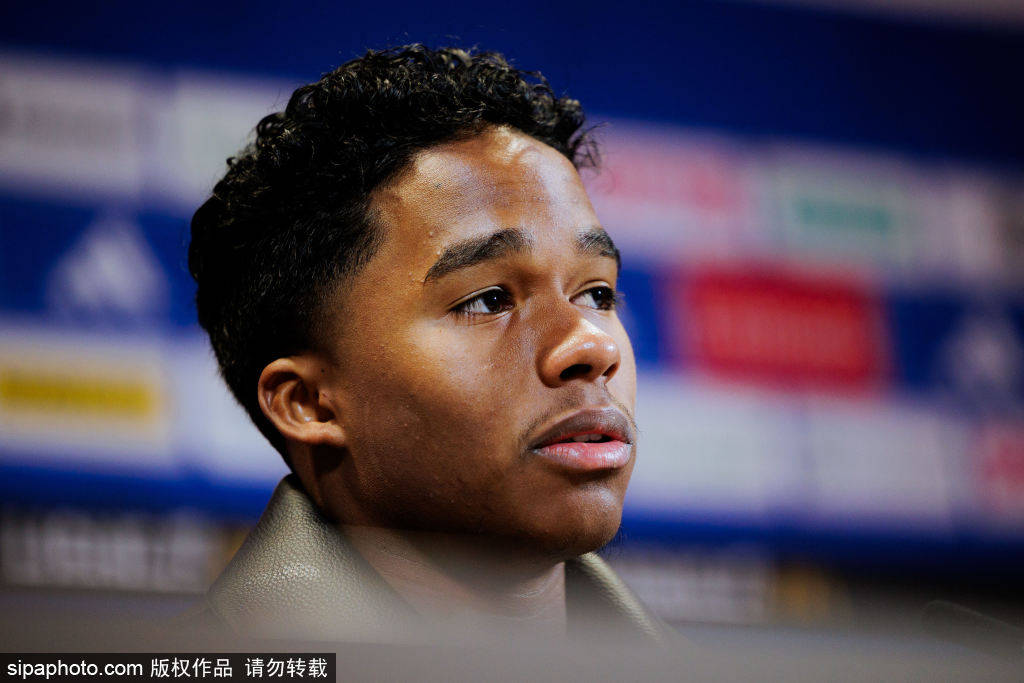 เอนดริก วัย 19 ปี ทำประตูได้ในการลงสนามนัดแรก! ดาวรุ่งของลียงนำทีมกลับมาได้อย่างไรในการเจอกับลีลล์? _การแข่งขัน_การโจมตี_ผู้เล่น