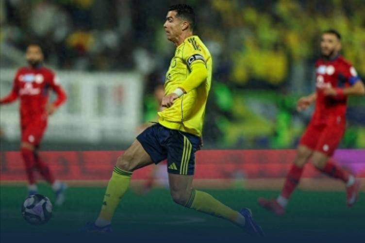 มูลค่าเริ่มต้น: 117 ล้าน vs 7.33 ล้าน โรนัลโด้ทำประตูหลังจากถูกจับล้ำหน้า 5 ครั้ง ชัยชนะ: 2-1 เฉือนชนะทีมที่เสี่ยงตกชั้น ริยาด, ซาอุดีอาระเบีย