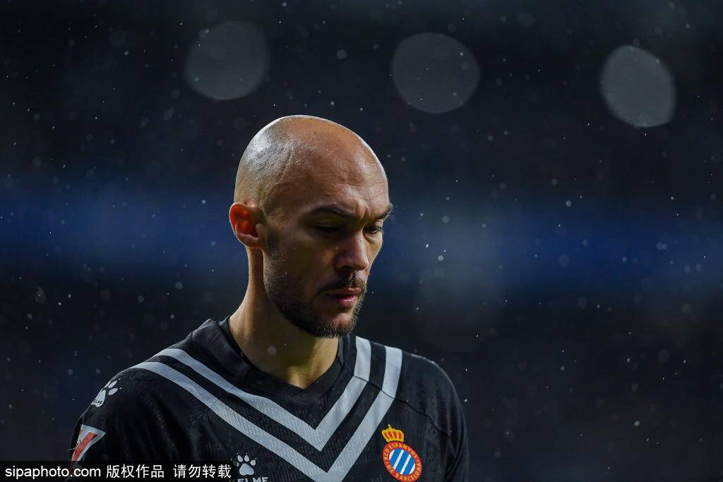 ดาวรุ่งพุ่งแรงของบาร์เซโลน่าดึงดูดความสนใจด้วยการฝึกซ้อมเดี่ยว! การย้ายทีมมูลค่า 6 ล้านยูโรไปปารีสเข้าสู่ขั้นตอนสุดท้าย ขณะที่ฟลิคยอมปล่อยเขาไปอย่างไม่เต็มใจ_การฝึกซ้อม_ดรอป_นักเตะ