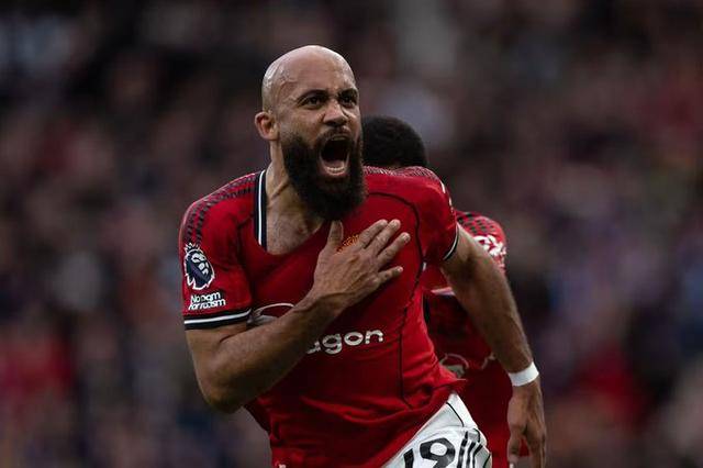 1-0! ประตูจากลูกเตะมุมเชิงกลยุทธ์สุดคลาสสิกทำให้ยูไนเต็ดขึ้นนำในครึ่งแรกเหนือสเปอร์สที่เหลือผู้เล่นสิบคน คว้าชัยชนะติดต่อกันเป็นนัดที่สี่_แชมเปียนส์ลีก_อาร์เซนอล_ยูโรปาลีก