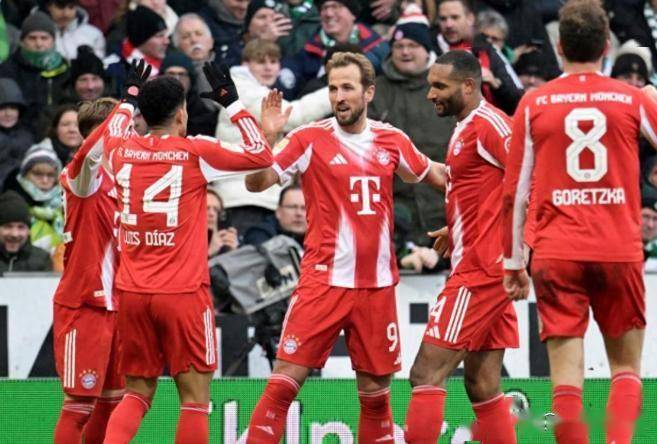 บาเยิร์น มิวนิค 3-0: ชนะสามนัดรวด นำจ่าฝูงทิ้งห่างหกแต้ม เคนฟอร์มร้อนแรงซัดสองประตู, เกิทเซ่ก้าโชว์ฟอร์มโดดเด่น การแข่งขัน: ยูฟ่า แชมเปียนส์ลีก, อาร์เซนอล