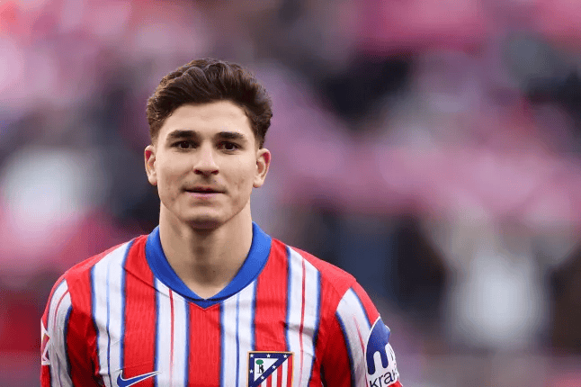 อดีตมิดฟิลด์พรีเมียร์ลีก: ผมไม่เชื่อว่า "ลิตเติล สไปเดอร์" เป็นปัจจัยชี้ขาดในแมตช์พรีเมียร์ลีก แต่เขาอาจช่วยแซงหน้าอาร์เซนอล_สถิติผู้เล่น_อัลวาเรซ