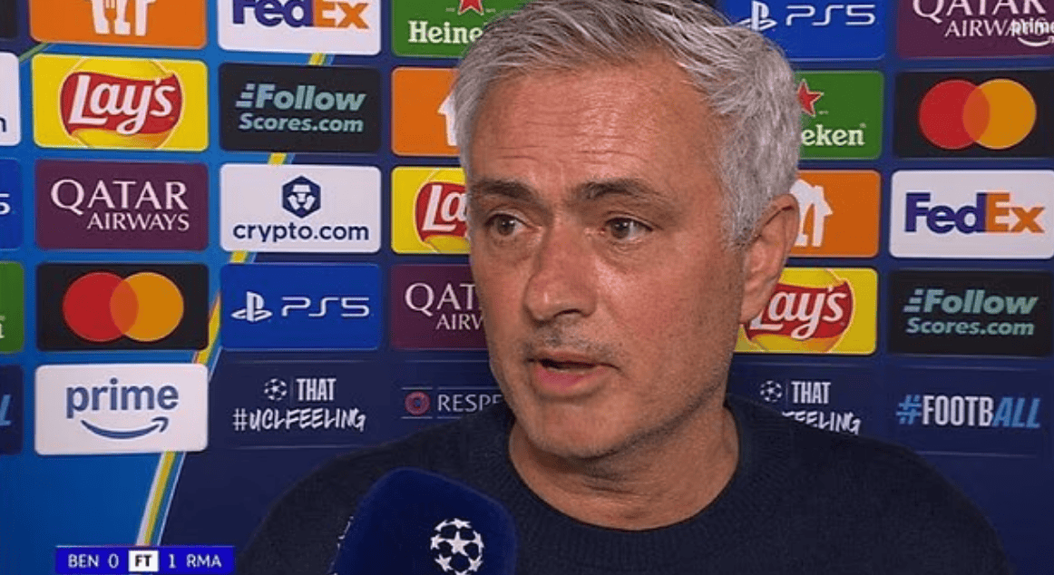 หลังจากพ่ายแพ้ให้กับเรอัล มาดริด มูรินโญ่พบว่าตัวเองอยู่ในจุดศูนย์กลางของพายุเมื่อเขาออกคำสั่งห้ามนักเตะเบนฟิก้าพูด_วินิซิอุส_แชมเปียนส์ลีก_มาร์กเซย