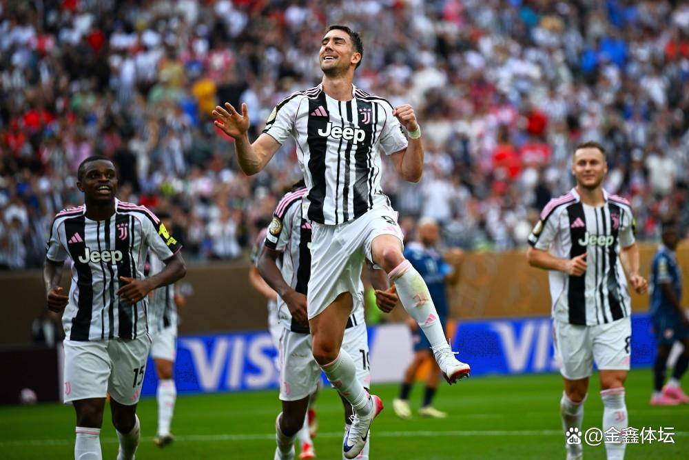 เทพเจ้าโปรดปรานชาวโรมัน! ยูเวนตุสพ่ายแพ้อย่างน่าตกใจ 0-2 ทำให้แพ้ติดต่อกันเป็นนัดที่สามและพลาดโอกาสแซงคู่แข่งขึ้นสู่อันดับสี่_โคโม_แมตช์_การป้องกัน