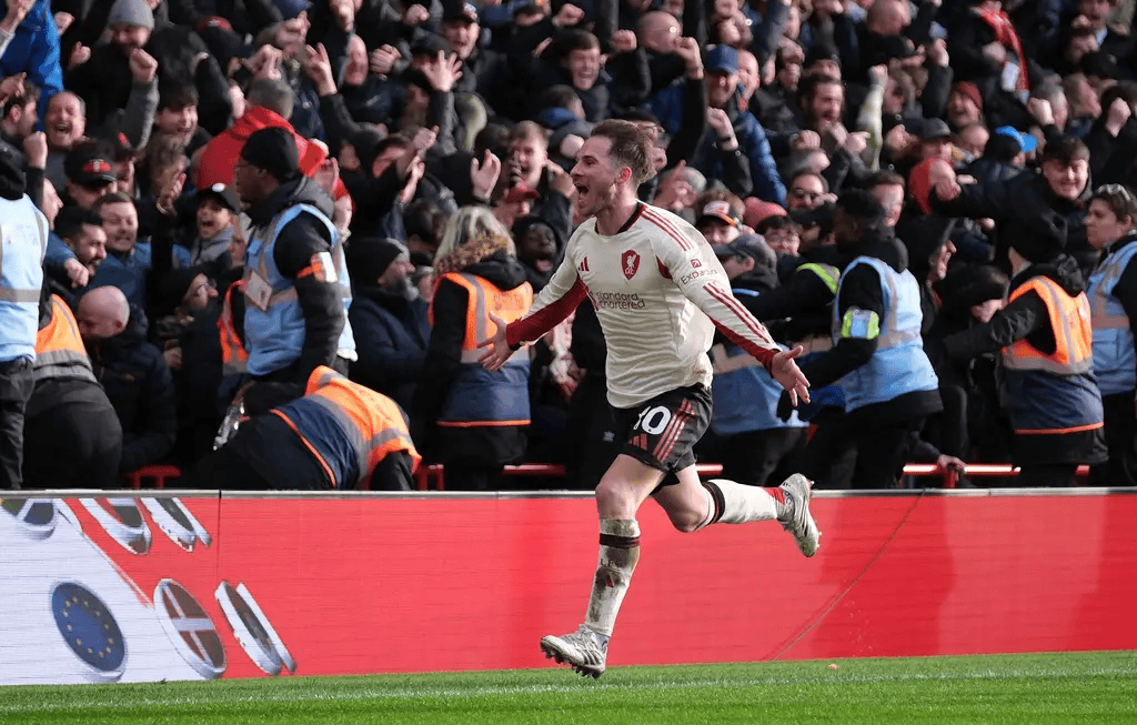 ศึกสี่อันดับแรกของพรีเมียร์ลีก! ลิเวอร์พูลชนะในบ้าน 10 นัดติดต่อกันกับเวสต์แฮม, ซาลาห์ vs โบเวน – ใครจะครองความยิ่งใหญ่ที่แอนฟิลด์คืนนี้? _แชมเปียนส์ลีก_ อาร์เซนอล วิลลาเรอัล