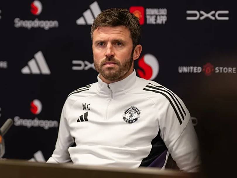 ความกังวลที่เพิ่มขึ้นของแมนเชสเตอร์ ยูไนเต็ด: สัญญาของแฮร์รี่ แม็กไกวร์ใกล้หมดลง พร้อมความกลัวว่าเขาอาจจากไปพร้อมกับคาเซมิโร กองหลังตัวกลาง ทีมชาติอังกฤษ ฟุตบอลโลก