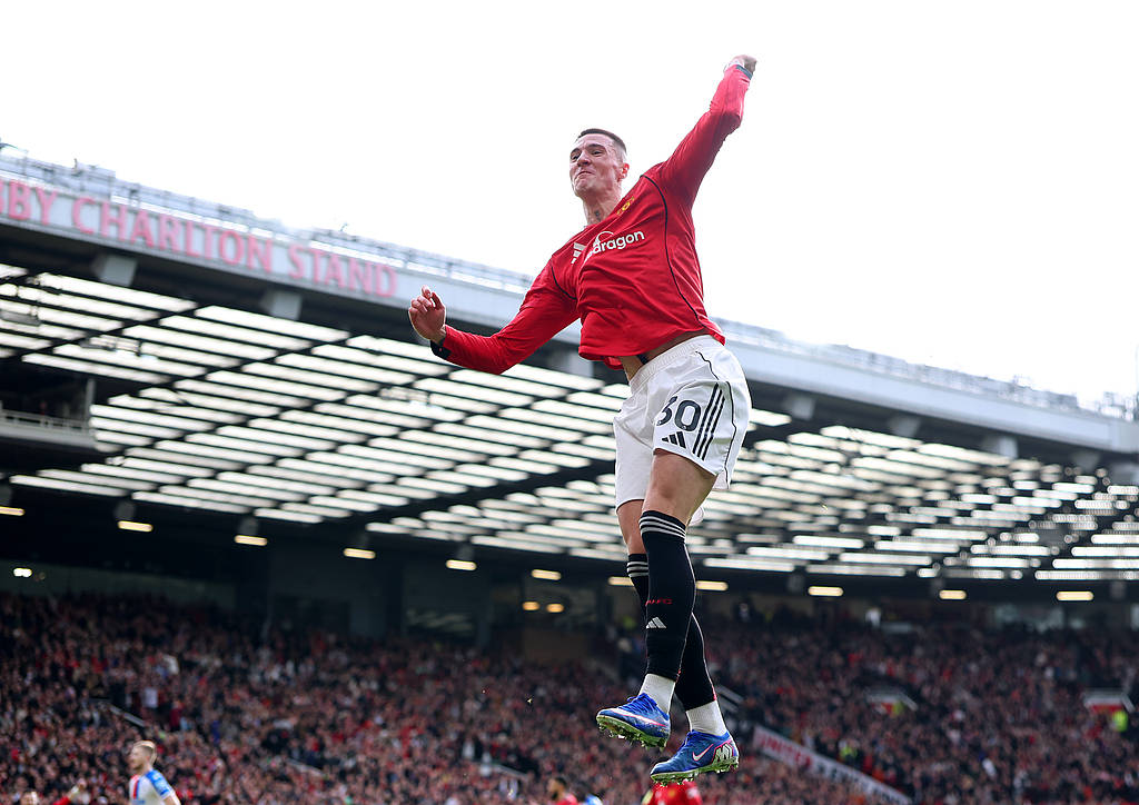 พรีเมียร์ลีก - บรูโน่ แฟร์นันด์ส แอสซิสต์และทำประตู, เชสโก้ยิงประตูอีกครั้งช่วยให้ยูไนเต็ดพลิกกลับมาเอาชนะพาเลซ 2-1 และขึ้นสู่อันดับสาม เฮนเดอร์สัน, ลาครัวซ์