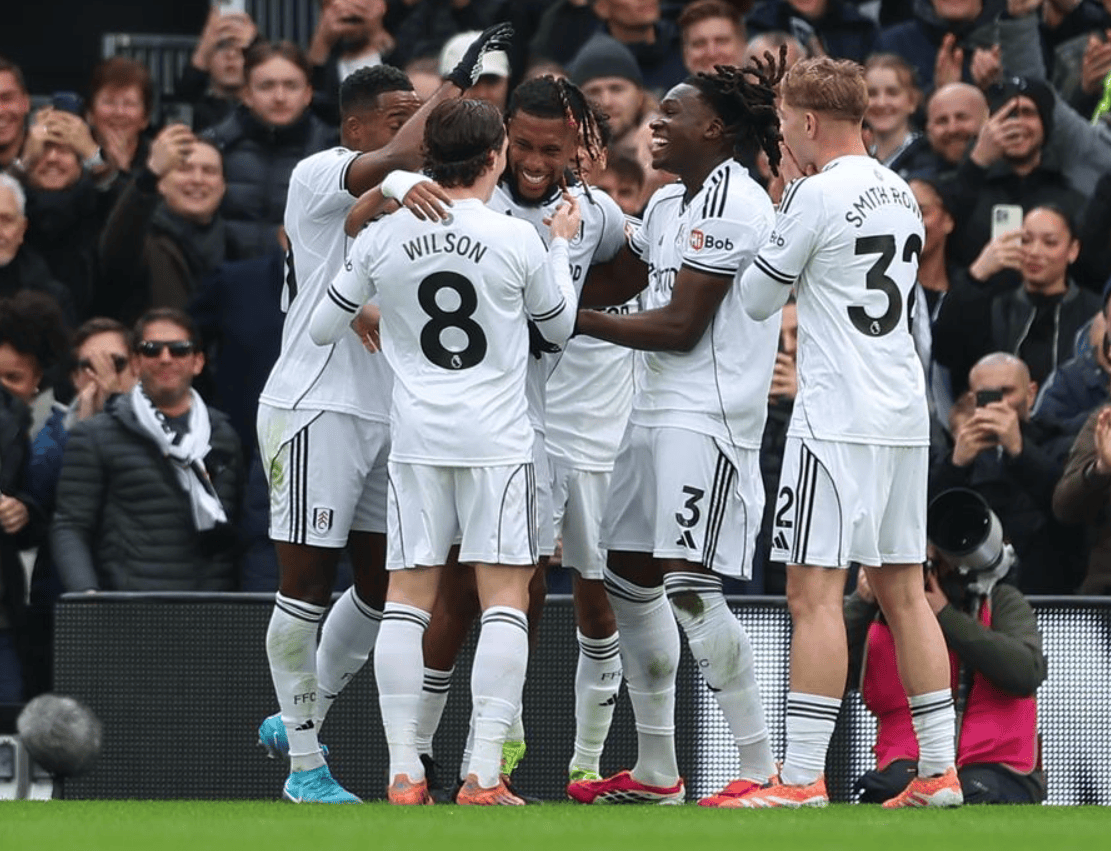 ทีมยักษ์ใหญ่แห่งพรีเมียร์ลีกตกต่ำ: ความพ่ายแพ้สี่นัดติดต่อกันอย่างน่าอับอายทำให้ทีมมูลค่า 870 ล้านปอนด์หล่นไปอยู่อันดับที่ 16_ท็อตแนม_ฟูแล่ม_การแข่งขัน