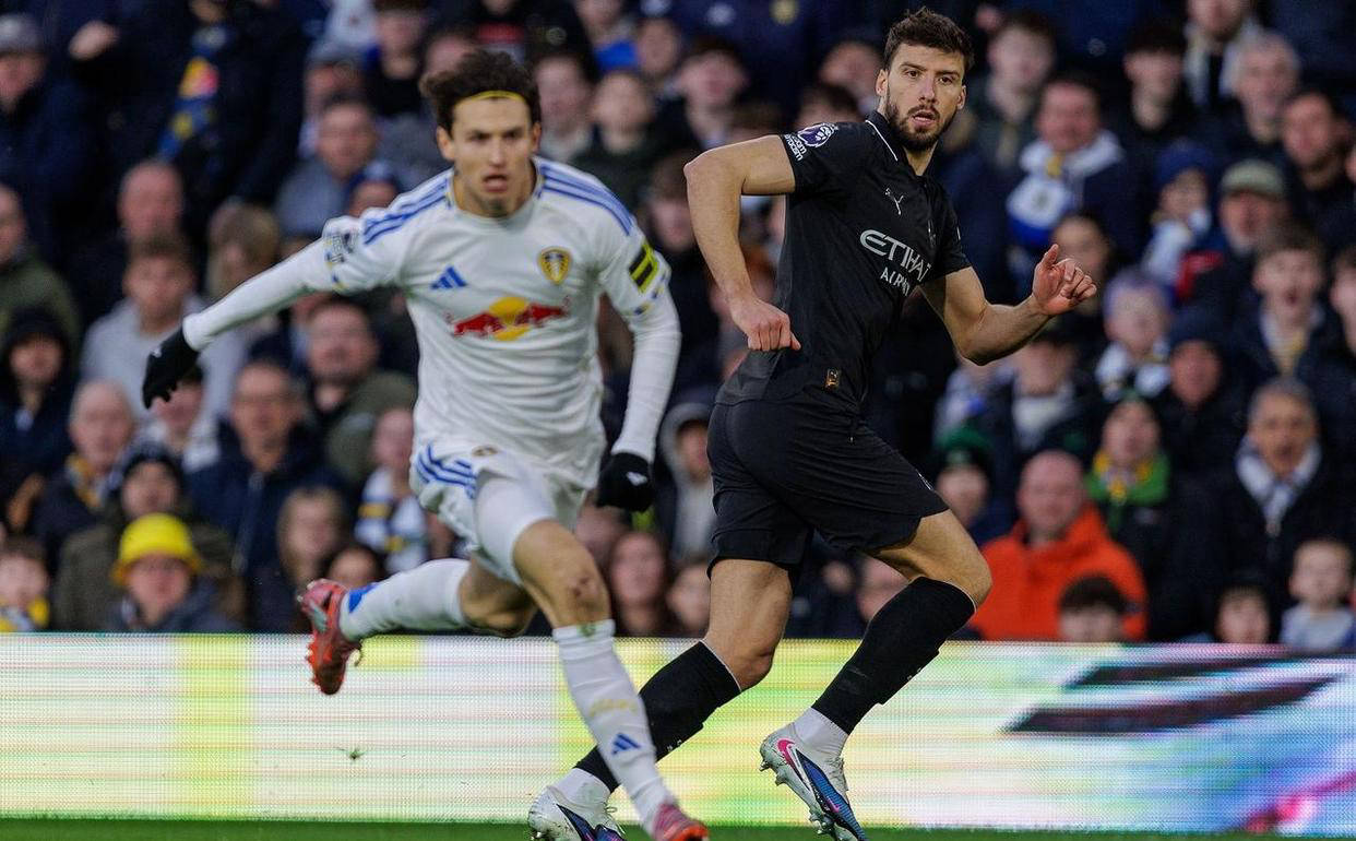 อันดับล่าสุดพรีเมียร์ลีกเปิดเผย: แมนเชสเตอร์ ซิตี้ นำอย่างเฉียดฉิว, ลิเวอร์พูลถล่มคู่แข่งเพื่อไล่ตามสามอันดับแรกอย่างใกล้ชิด แมตช์: เยือน คู่แข่ง: อาร์เซนอล