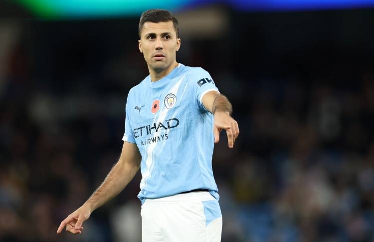 สื่อตะวันตกเปิดเผยว่า เรอัล มาดริด กำลังพิจารณาเซ็นสัญญากับ โรดรี นายโกลเด้น บอลล์ จะต่อสัญญาเป็น 350,000 ปอนด์ต่อสัปดาห์ และแมนเชสเตอร์ ซิตี้ ขอเงิน 60 ล้านยูโร_champion_arsenal_assenal