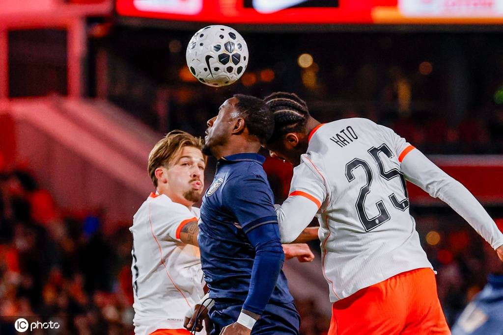 วอร์มอัพ - กาเกโบ ทำเป็นของตัวเอง อูหลง ดันฟริส เรด สิบ เนเธอร์แลนด์ 1-1 เอกวาดอร์_วาเลนเซีย_นา_ประตา