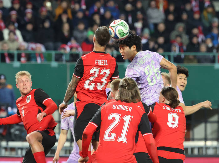 ข่าว ฮัน เท้า อีฟนิ่ง นิวส์ (26.4.1) - แม้ว่ามันจะยังคงรุ่งเรือง แต่ระบบกองหลัง 3 ตัวของ Hong Mingfu แสดงให้เห็นถึงความแข็งแกร่งที่แท้จริงของเขา_Austria_Tactics_Korea