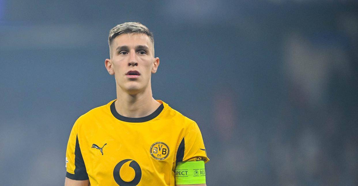 ผู้ขายหน้าต่างฤดูร้อนของแมนเชสเตอร์ยูไนเต็ดและประหยัดค่าจ้างคาดว่าจะชนะ 200 ล้าน! เพิ่มการลงนาม พิจารณาลงนาม Dortet Iron Guard_Games_Hoyrende_Chicken