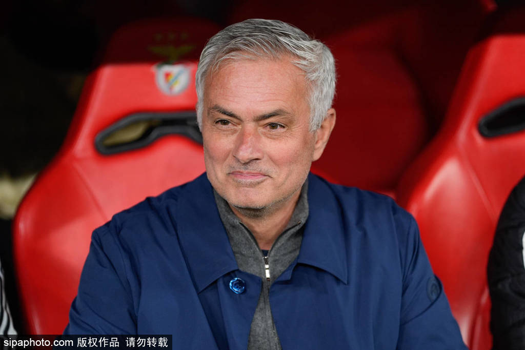 เผยรายชื่อโค้ชของ เรอัล มาดริด เปลี่ยนไปอย่างกะทันหัน และความเป็นไปได้ที่มูรินโญ่จะกลับมาฝึกงานก็เพิ่มขึ้นอย่างมาก_florentino_coach_expand