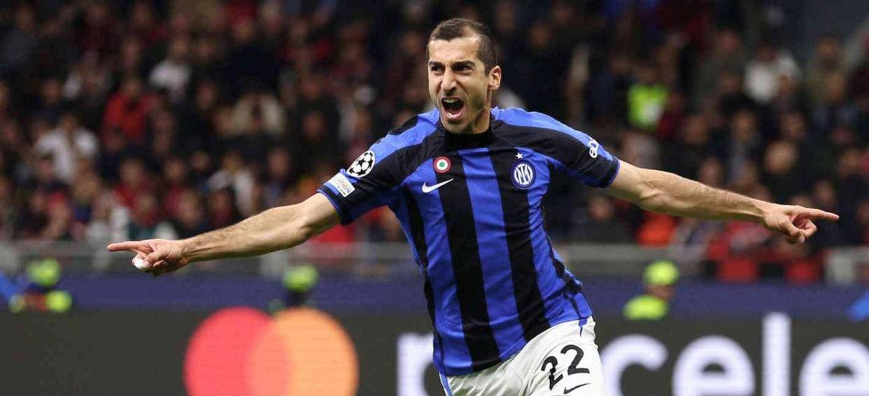 Muharmovich กระตือรือร้นที่จะเข้าร่วมกับ Inter Milan และปฏิเสธใบเสนอราคาของทีมอื่นอย่างชัดเจนโดยรอคอยที่จะเป็นเสาหลักใหม่ของกองหลังซ้ายและกลางใน Meazzah_sassuo_university_manchester United