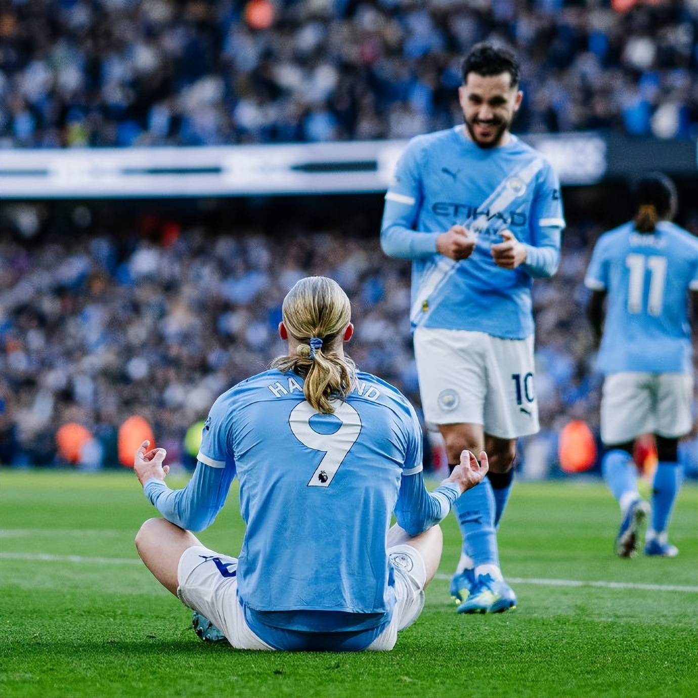 แมนฯ ซิตี้ 2-1 อาร์เซนอล ที่ขึ้นครองได้หลังชนะเมคอัพแมตช์ที่มีความสำคัญที่สุดในการพลิกโฉมพรีเมียร์ลีกให้ได้แชมป์ – แมนเชสเตอร์ ยูไนเต็ด อย่างสมบูรณ์