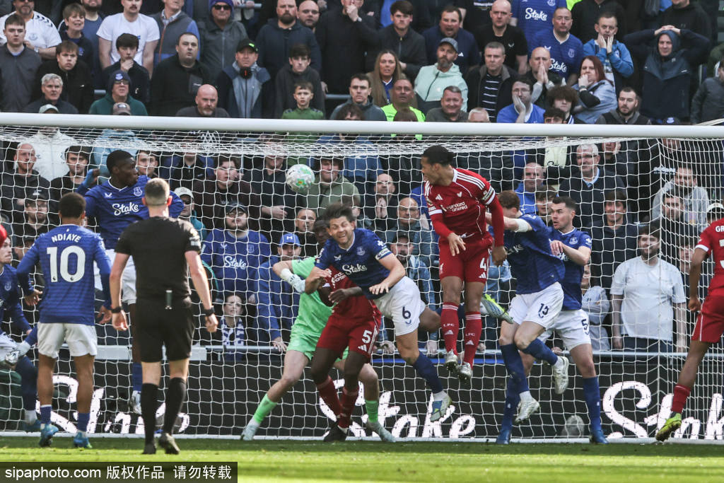 เมอร์ซีย์ไซด์ ดาร์บี้: คาร์แร็ก ตำนานลิเวอร์พูล ถูกทารุณก่อนเกม ฟาน ไดจ์ค ตำนาน เอฟเวอร์ตัน ในอีก 100 นาที สู่จุดไคลแม็กซ์! _ Fans_uefa แชมเปี้ยนส์ลีก_แมนเชสเตอร์