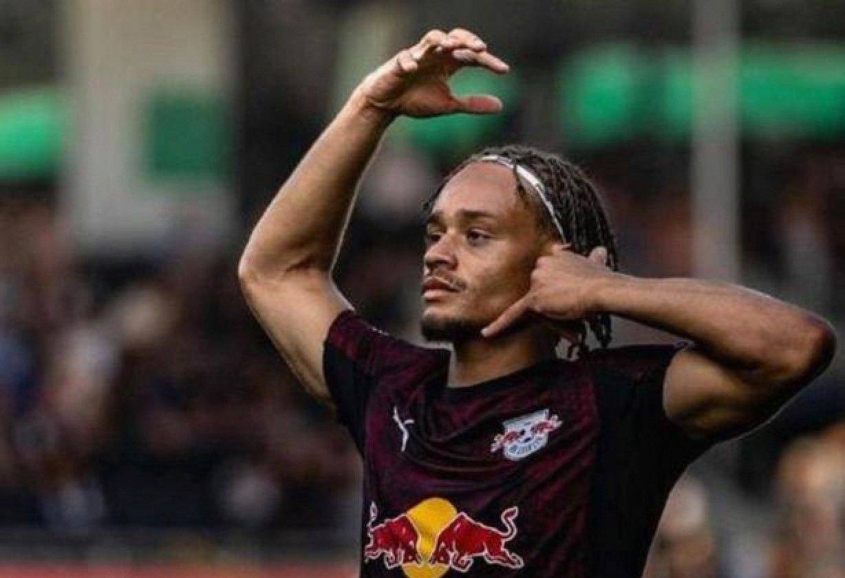 แฟนท็อตแนมแสดงความคิดเห็นเกี่ยวกับซิมมอนส์อย่างไร? ข้อมูลรายชื่อ Times นั้นคิดว่ากระตุ้นความคิดว่าเขาอาจแพ้เกมมากเกินไปและอาจมีความหวังสำหรับการคัดเลือก