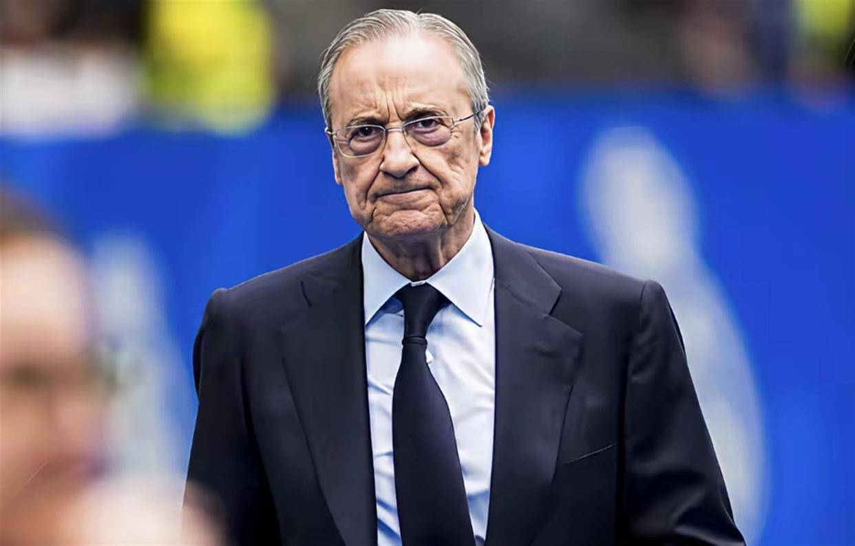 ซีดานไม่รับโทรศัพท์ของเรอัล มาดริดด้วยซ้ำ แต่ลาฟาแยตต์มาที่ประตูเพื่อส่งโค้ช แต่เขาหันศีรษะและตั้ง team_clothing room_uefa champions league_dotmond