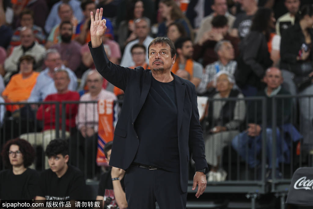 บาเลนเซียเสียใจที่เล่นกับมายอร์ก้า คยาเป็นที่ถกเถียงและลงโทษสโมสรเพื่อให้ผู้ตัดสิน angry_assistant_player