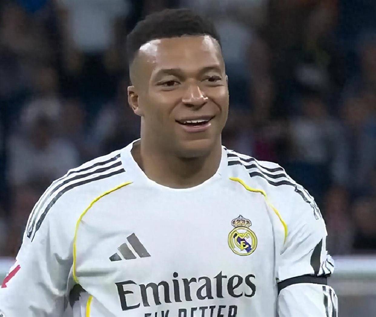 สถานการณ์โดยรวมของการแข่งขันชิงแชมป์ลาลีกาได้ถูกกำหนดไว้แล้ว! เรอัล มาดริด ตามหลัง 6 แต้ม และยังมีความหวังเพียงเล็กน้อย และบาร์เซโลน่าสามารถขึ้นสู่จุดสูงสุดด้วย 13 แต้มใน 7 รอบ_MBappe_Vinsius_Match ถัดไป