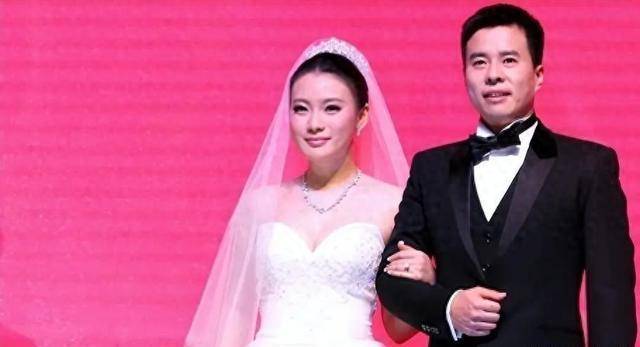 พี่ซุนจีผู้เป็นมงคลซึ่งแต่งงานกับเซี่ยงไฮ้ไป๋ฟุเม่ยและได้ขุดครอบครัวของเขาพ่อเลี้ยงเด็กอายุสิบปีเป็น Scam_1_AFC Champions League_entrepreneurship
