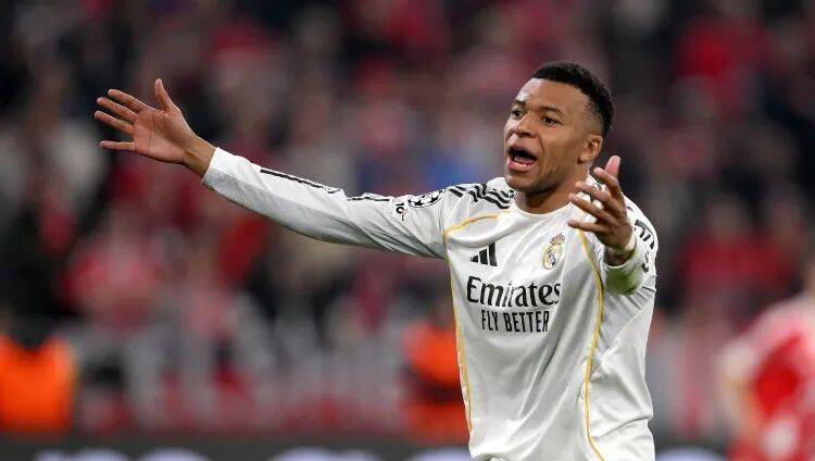 Mbappe ปะทะกันอย่างดุเดือดกับสตาฟฟ์โค้ชของเรอัล มาดริด และถูกตัดสินให้ล้ำหน้าในการฝึกซ้อม..._ludiger_fan_shifting room