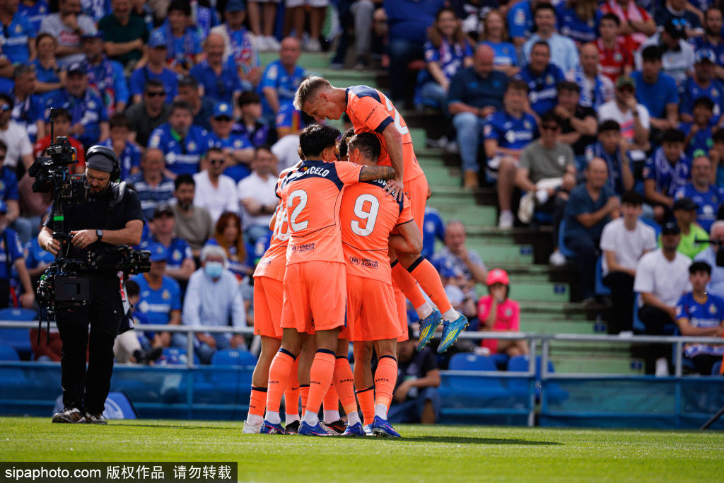 ยามาลปรากฏตัวที่สนามซ้อมนู แคมป์: หลังบอลในชุดลำลอง เกมส์ จิตวิทยาและยุทธวิธีก่อนฟุตบอลแห่งชาติ Derby_Frick_Lafinia_Women