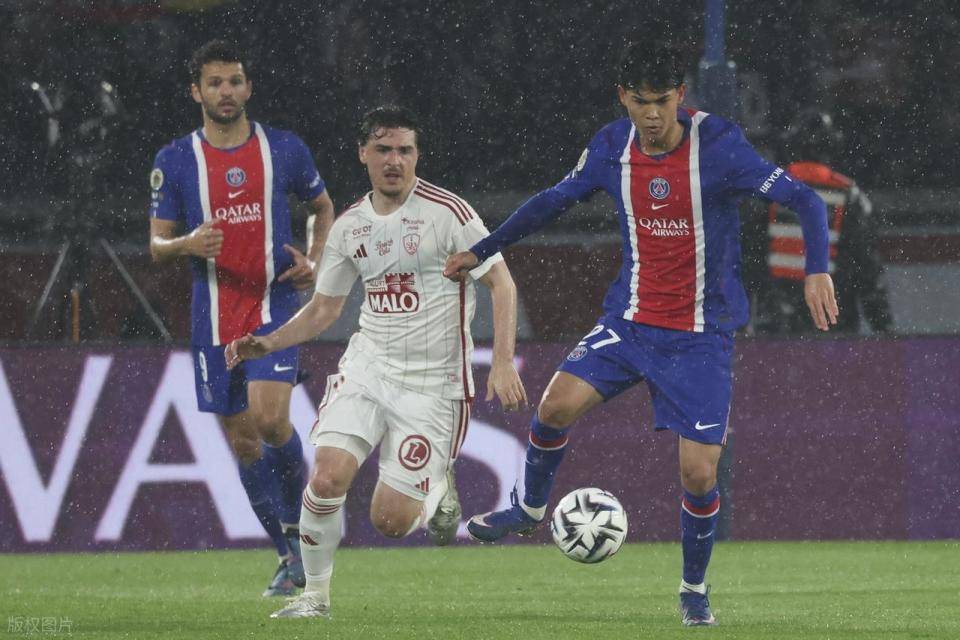 ด้วยดาบที่ปิดผนึก +1-0 ในสกอร์ Paris Saint-Germain เป็นผู้นำได้เปรียบ 6 แต้มและชนะการแข่งขัน Championship_Brest_League_Homefield